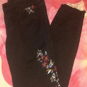 🌼MOSSIMO EMBROIDERED BLACK JEANS🌼